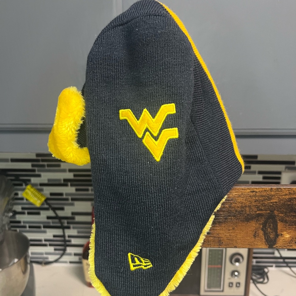 New Era WVU Mountaineers Navy/Yellow Toboggan with helmet stripe - Very warm!